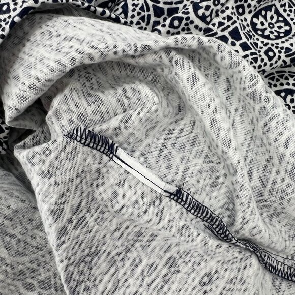 Chico's Size 0 (S/4-6) Blue White Medallion Top Short Sleeve Tee Coastal - Picture 6 of 8